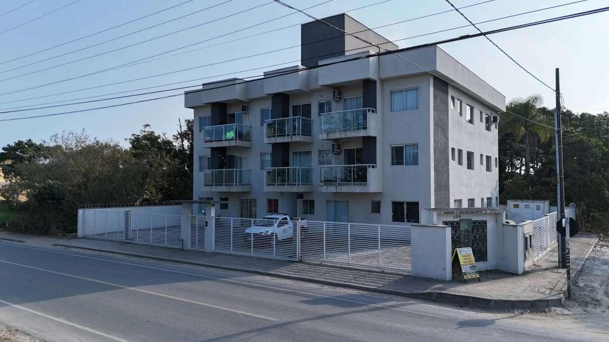 Apartamento Mobiliado, 02 Quartos, sendo um suíte, apenas 300 metros do mar, Próx ao Farol de Itapoá