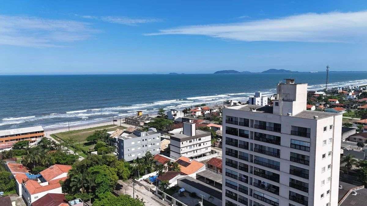 Apartamento novo a apenas 100 metros do mar no centro de Itapoá