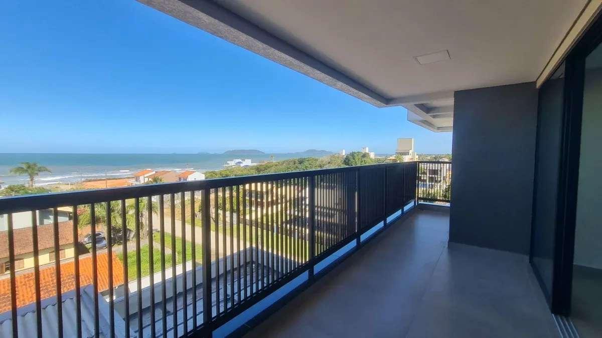 Apartamentos com 03 quartos sendo 01 suíte com vista para o mar a apenas 140 metros da praia em Itapoá/SC