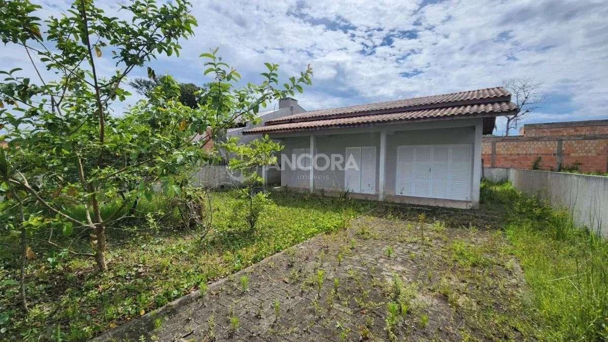 Casa à venda no Balneário Brandalize, poucos metros do asfalto, em Itapoá SC