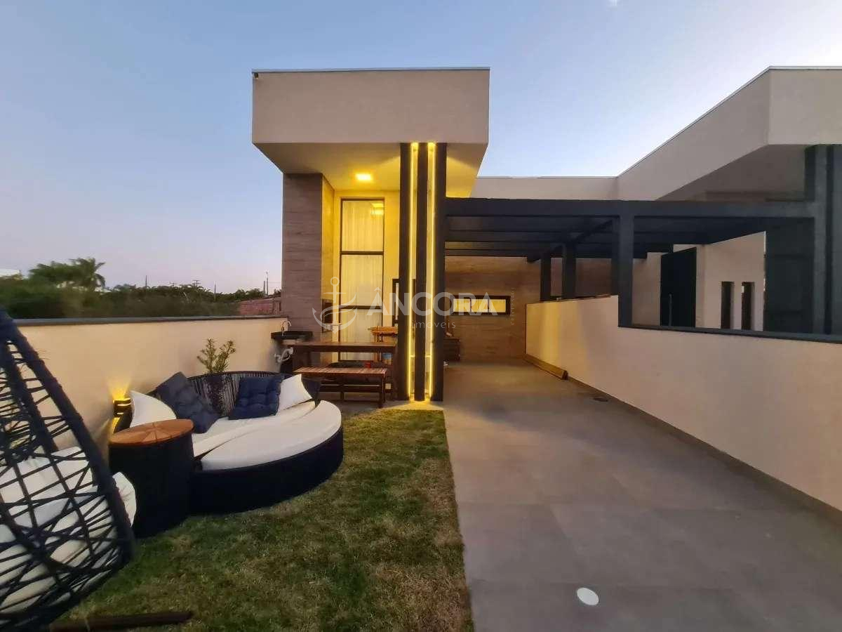 Casa mobiliada à venda em Itapoá, a uma quadra da praia e com vista para o mar em Itapoá/SC