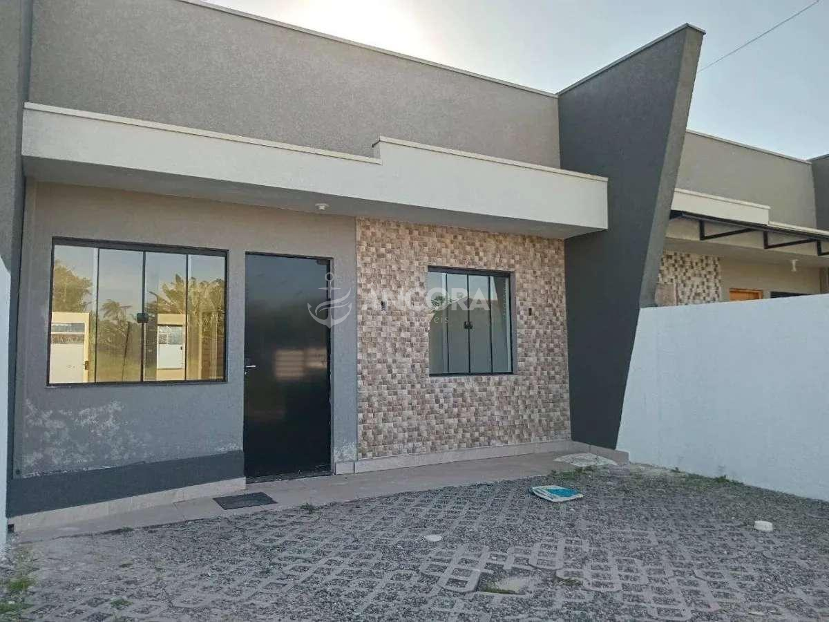 Casa bem localizada com 3 quartos, à venda no Balneário Cambiju