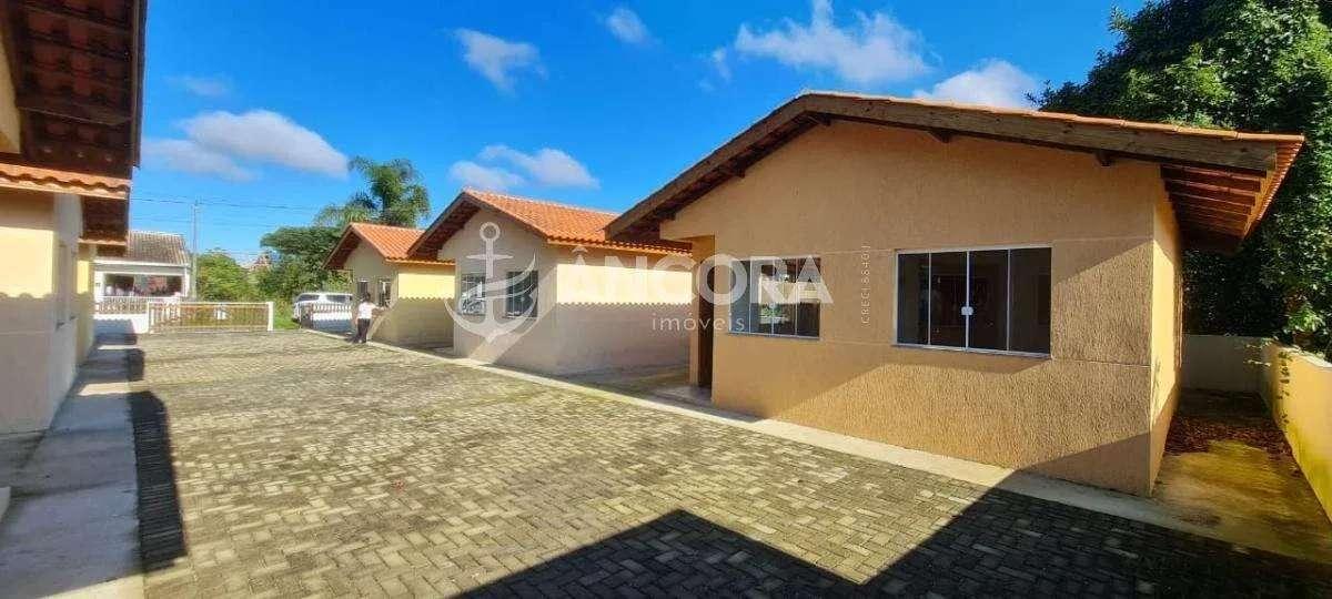 Casa com 02 quartos a poucos metros do mar onde passa o alargamento da orla em Itapoá/SC por apenas R$ 210.000,00