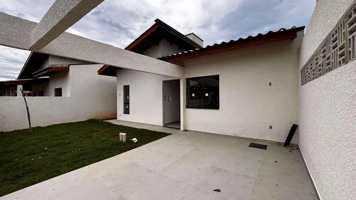 Casa com 02 quartos próximo a Baia da Babitonga em Itapoá/SC