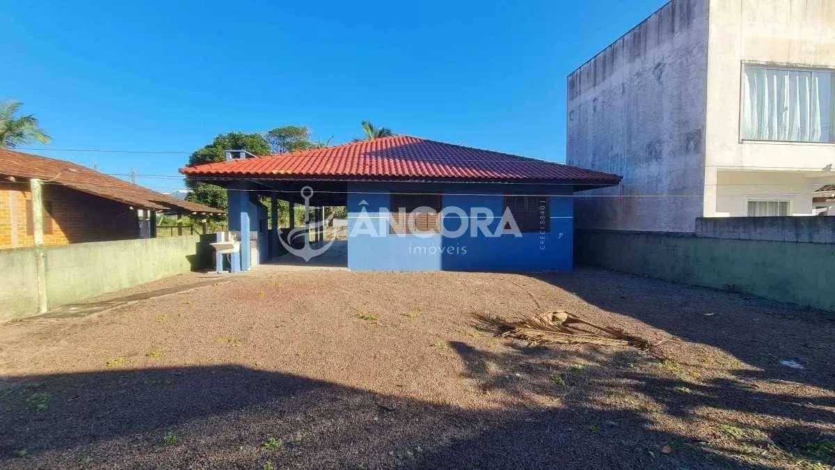 Casa com 03 quartos e amplo espaço de terreno de 390m² à venda em Itapoá - Balneário Rainha do Mar