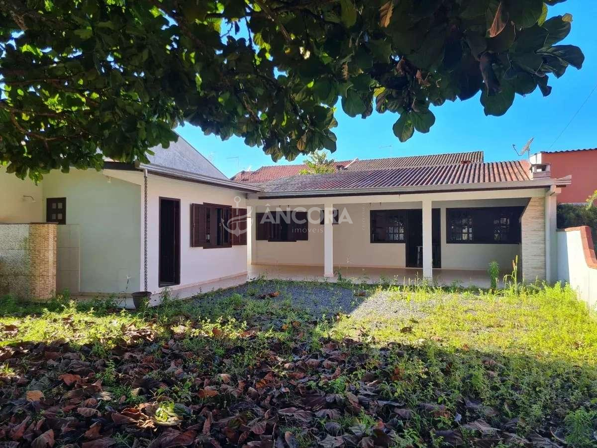 Casa com 03 quartos sozinha no terreno a apenas 400 metros da praia no Balneário Cambiju em Itapoá/SC