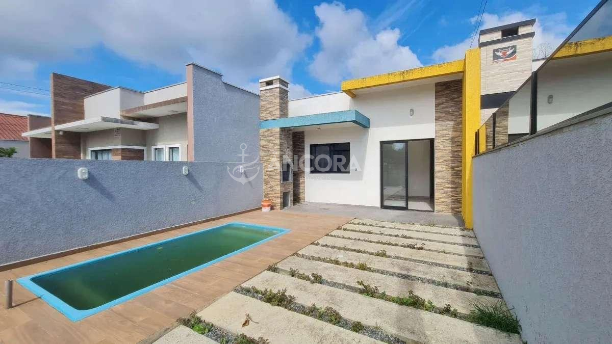 Casa Nova a poucos metros do mar, localizada no Balneário Brandalize