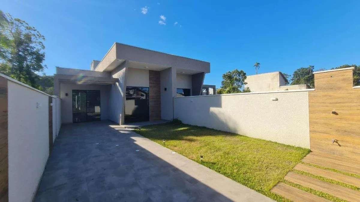 Casa nova com 03 quartos e amplo espaço de terreno à venda em Itapoá, Princesa do Mar