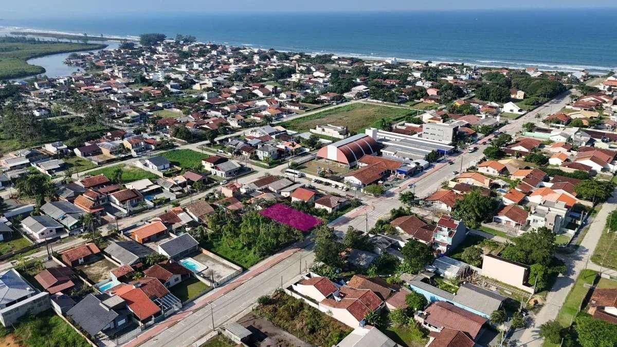 03 terrenos em rua pavimentada a apenas 500 metros do mar, na barra do Sai em Itapoá/SC