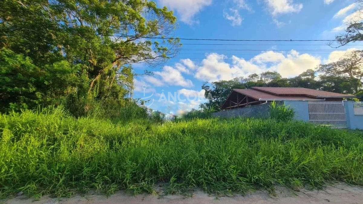 Terreno medindo 360m², a apenas 500 metros do mar, à venda em Itapoá, Barra do Saí
