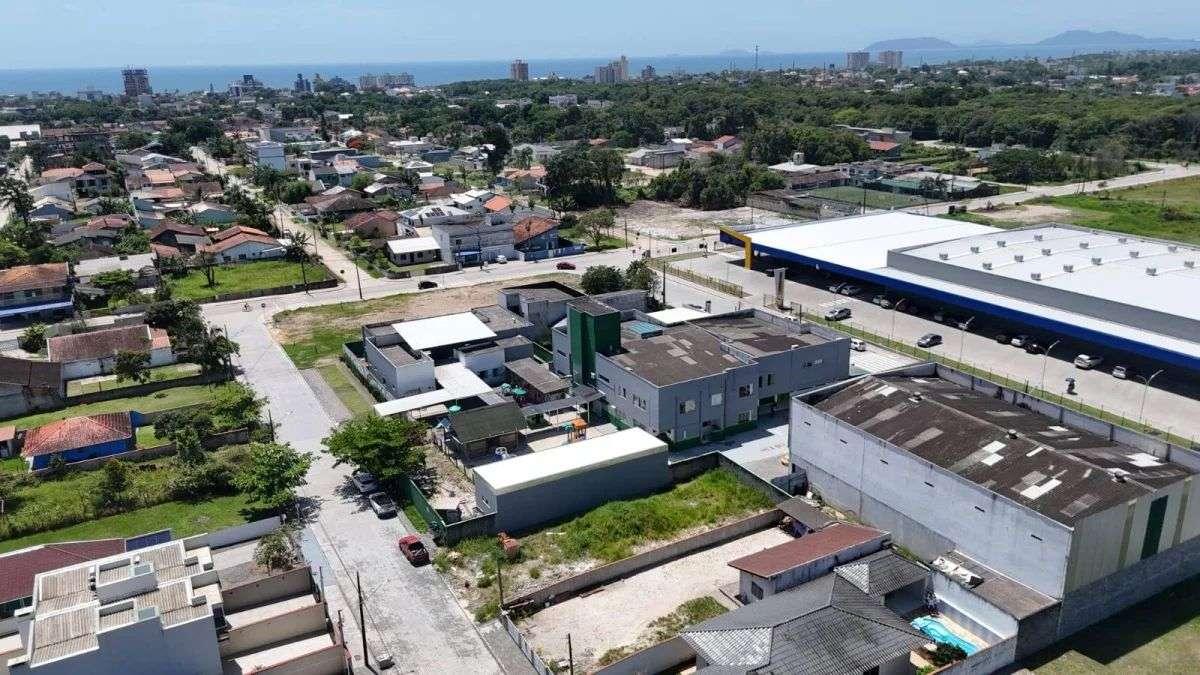 Terreno no centro de Itapoá ao lado do Bavaresco em Itapema do Norte